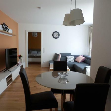 Spacious, Modern 1-Bdrm Apt Near Vic & Austria Ctr Leilighet Wien Eksteriør bilde