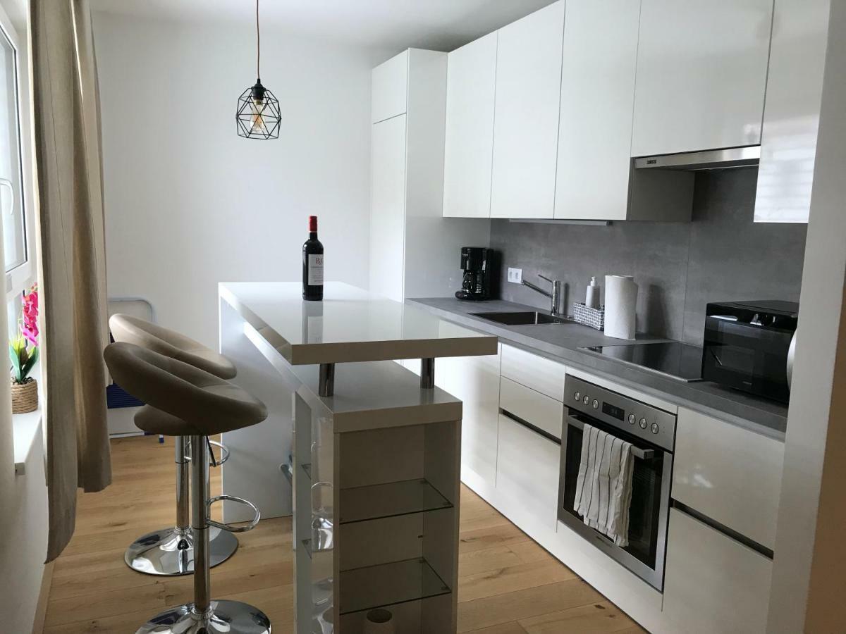 Spacious, Modern 1-Bdrm Apt Near Vic & Austria Ctr Leilighet Wien Eksteriør bilde