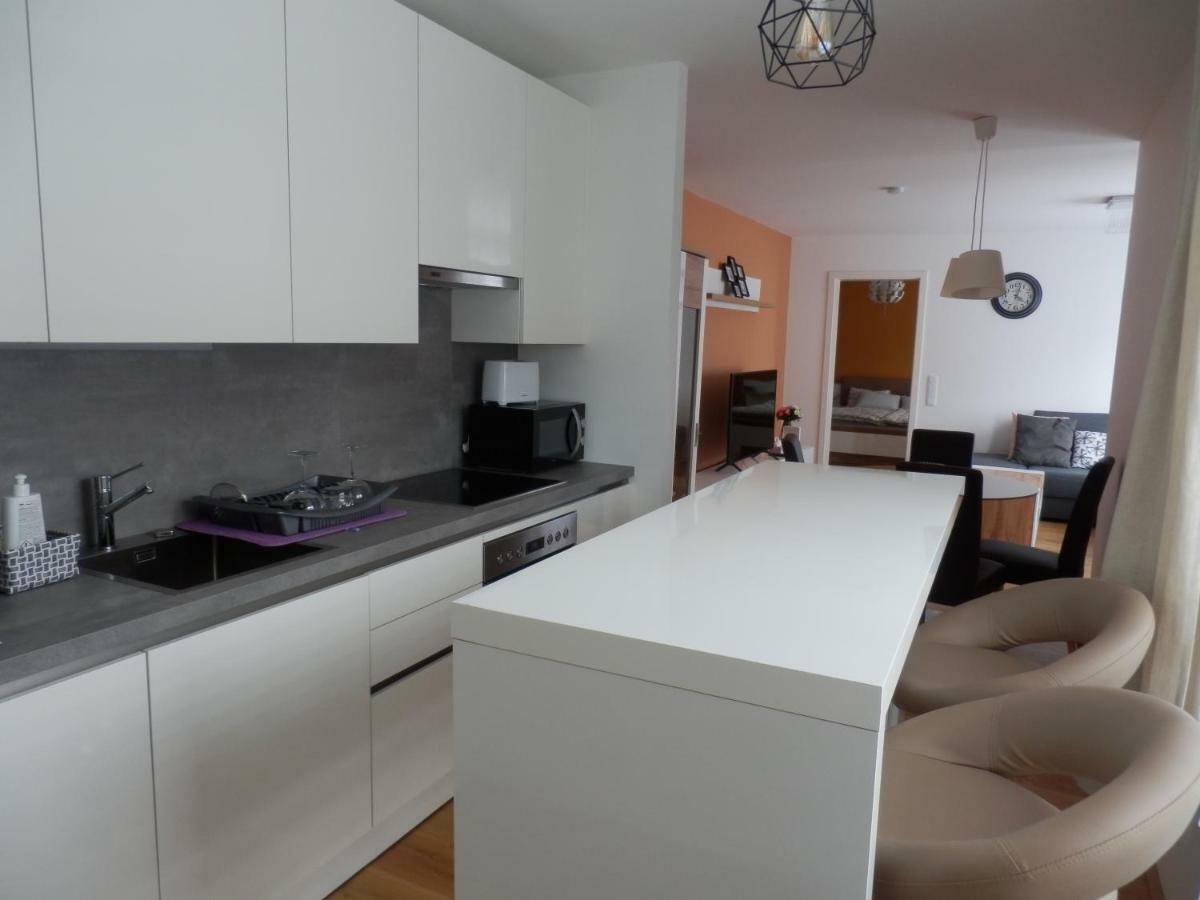 Spacious, Modern 1-Bdrm Apt Near Vic & Austria Ctr Leilighet Wien Eksteriør bilde