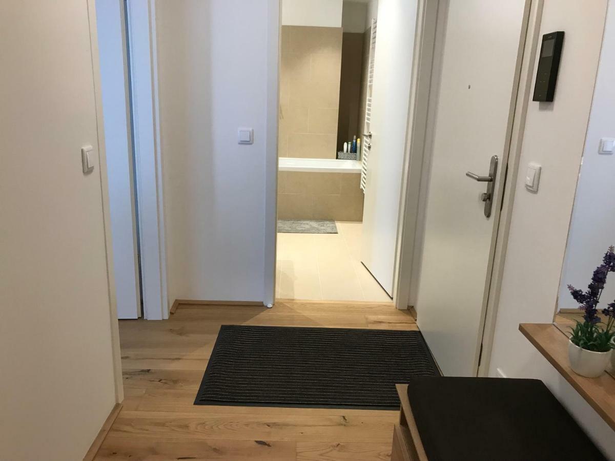 Spacious, Modern 1-Bdrm Apt Near Vic & Austria Ctr Leilighet Wien Eksteriør bilde
