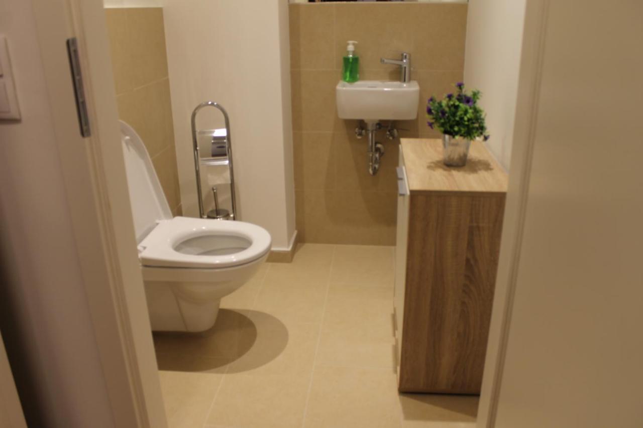 Spacious, Modern 1-Bdrm Apt Near Vic & Austria Ctr Leilighet Wien Eksteriør bilde